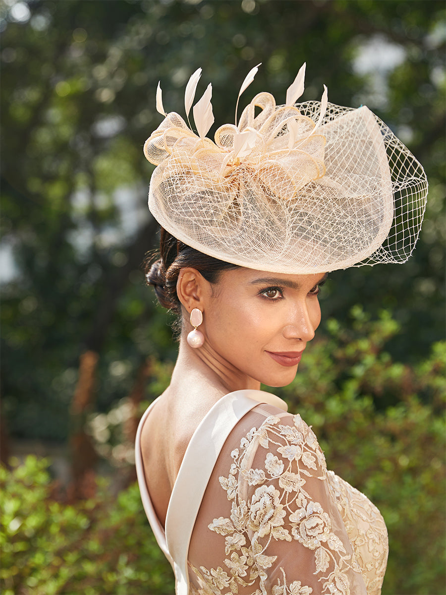Fascinadores Elegantes em Tule com Penas