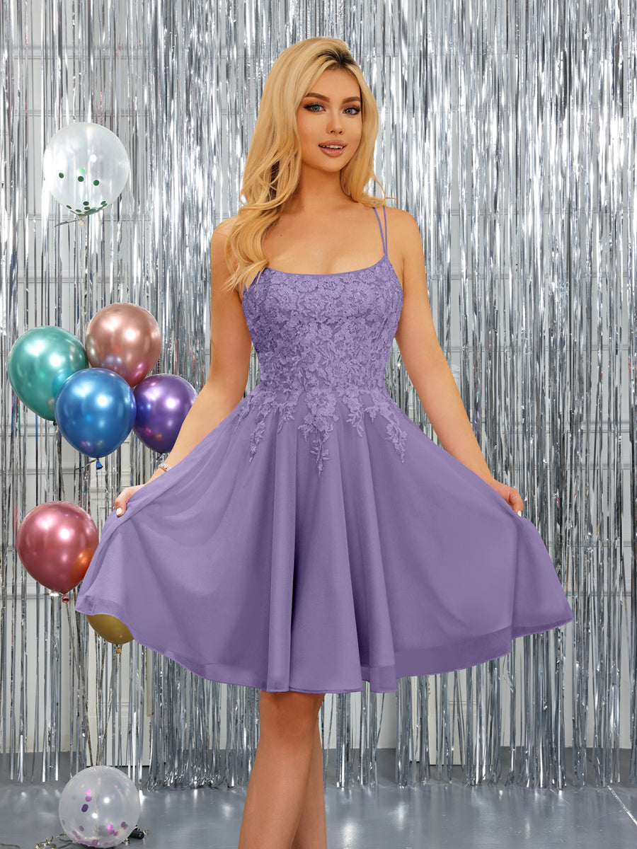Vestidos Curtos Sem Mangas com Alças Finas Evasê e Apliques