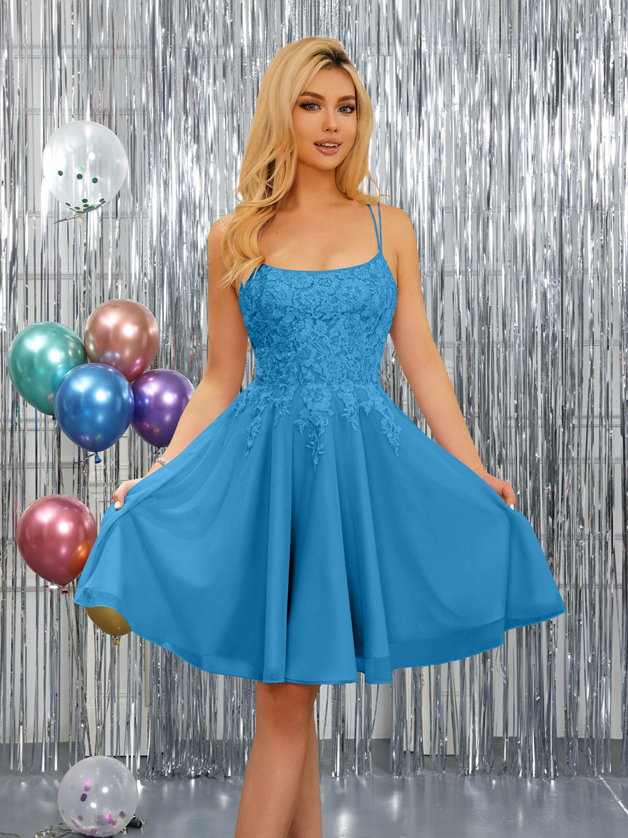 Vestidos Curtos Sem Mangas com Alças Finas Evasê e Apliques