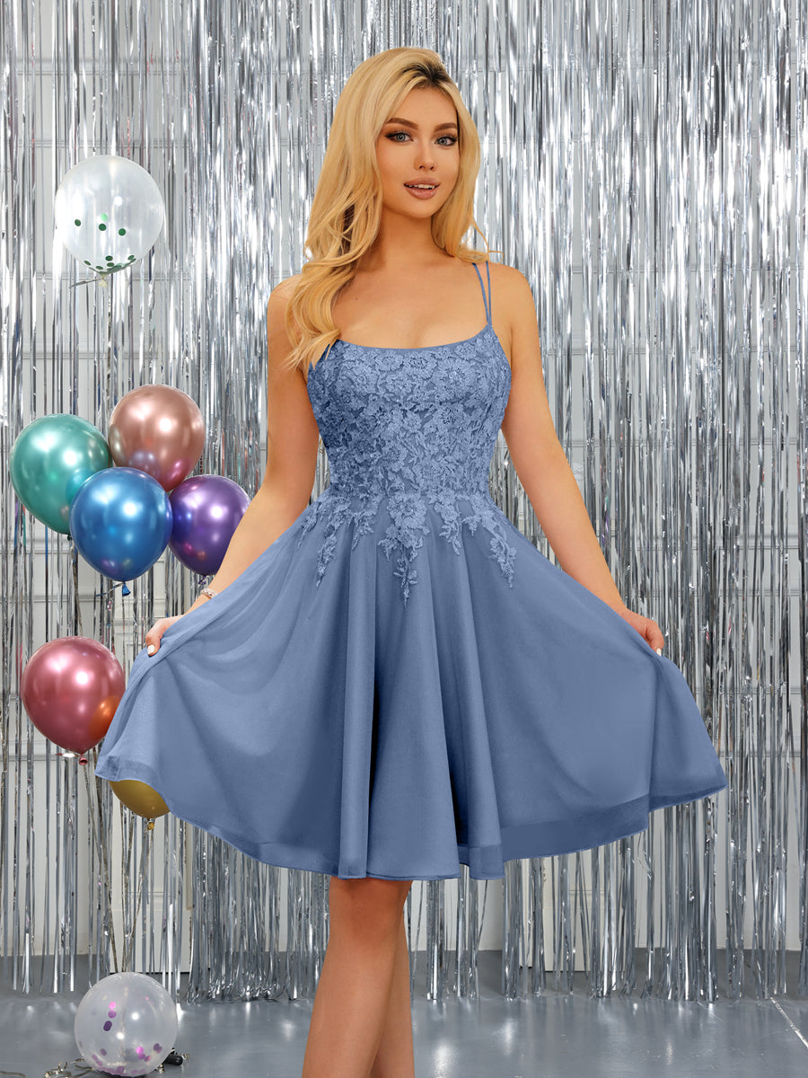 Vestidos Curtos Sem Mangas com Alças Finas Evasê e Apliques