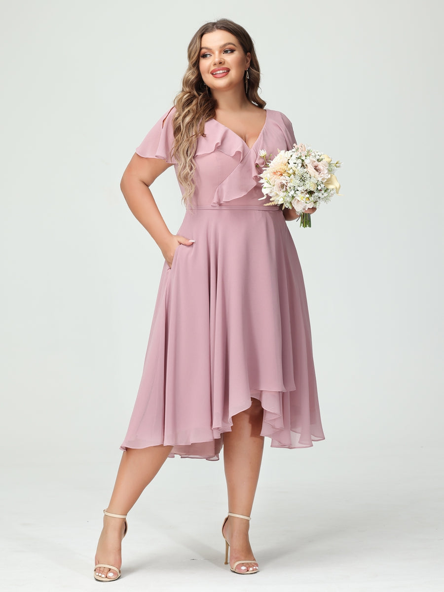 Princesa/Formato A Decote Em V Manga Curta Chiffon Babados Alto/Baixo Plus Size Vestidos de Dama de Honra com Bolsos