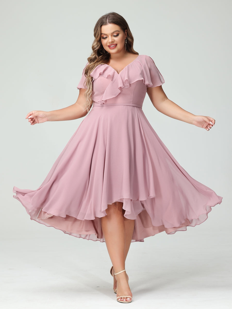 Princesa/Formato A Decote Em V Manga Curta Chiffon Babados Alto/Baixo Plus Size Vestidos de Dama de Honra com Bolsos