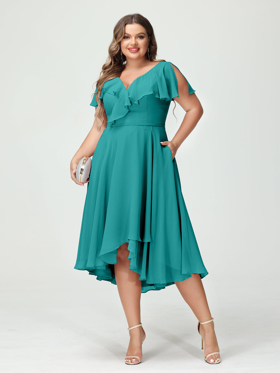 Princesa/Formato A Decote Em V Manga Curta Chiffon Babados Alto/Baixo Plus Size Vestidos de Dama de Honra com Bolsos