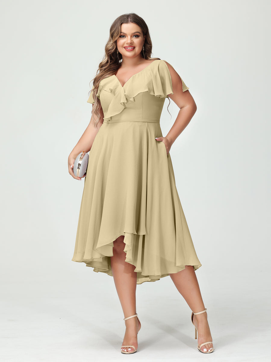 Princesa/Formato A Decote Em V Manga Curta Chiffon Babados Alto/Baixo Plus Size Vestidos de Dama de Honra com Bolsos
