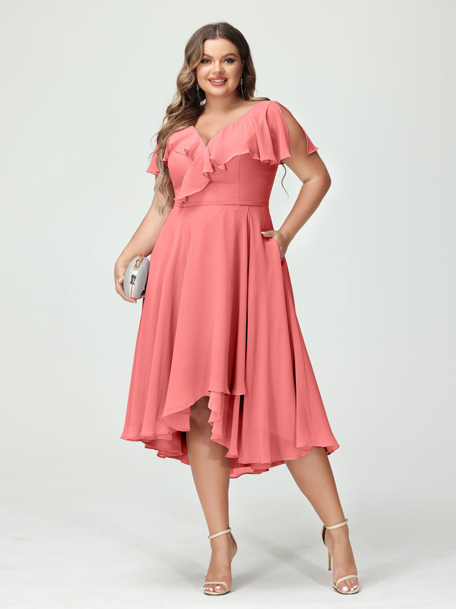 Princesa/Formato A Decote Em V Manga Curta Chiffon Babados Alto/Baixo Plus Size Vestidos de Dama de Honra com Bolsos