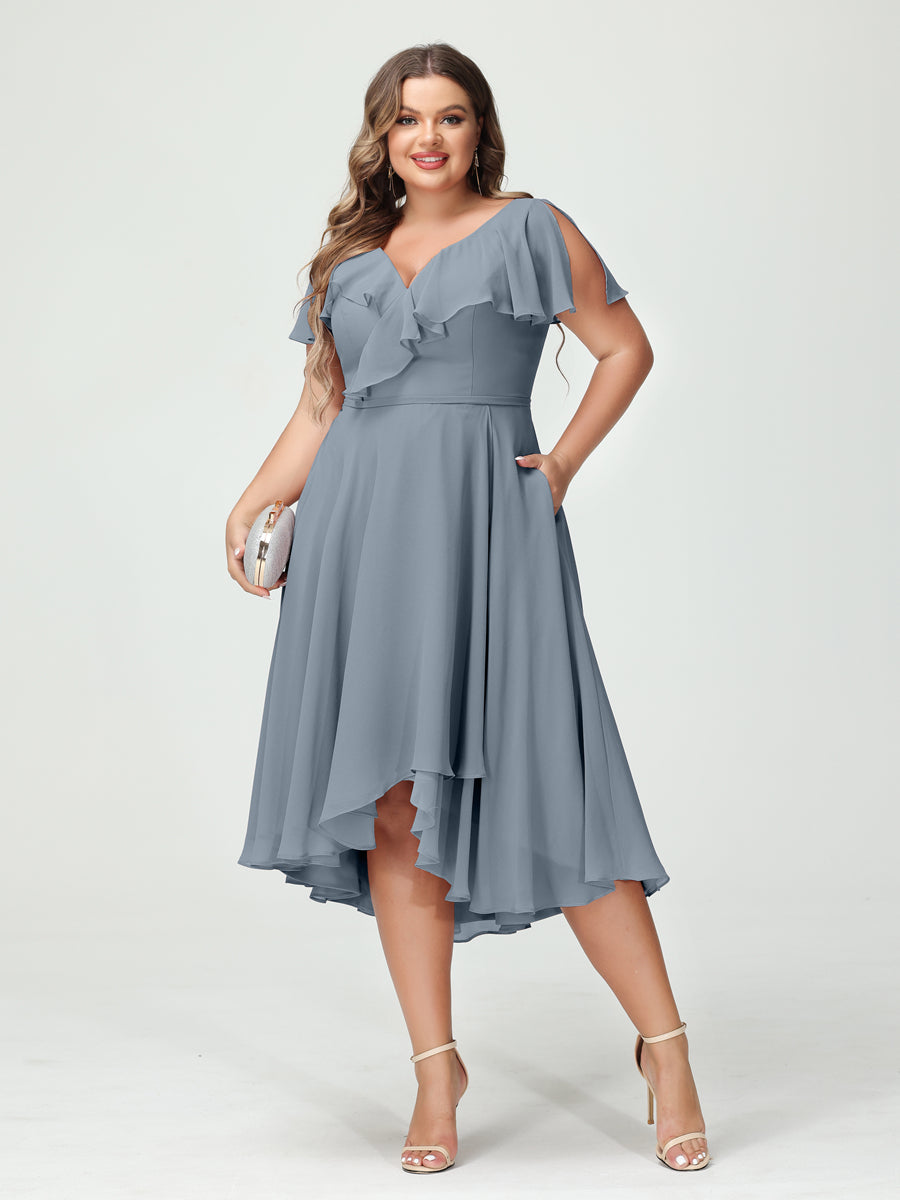Princesa/Formato A Decote Em V Manga Curta Chiffon Babados Alto/Baixo Plus Size Vestidos de Dama de Honra com Bolsos