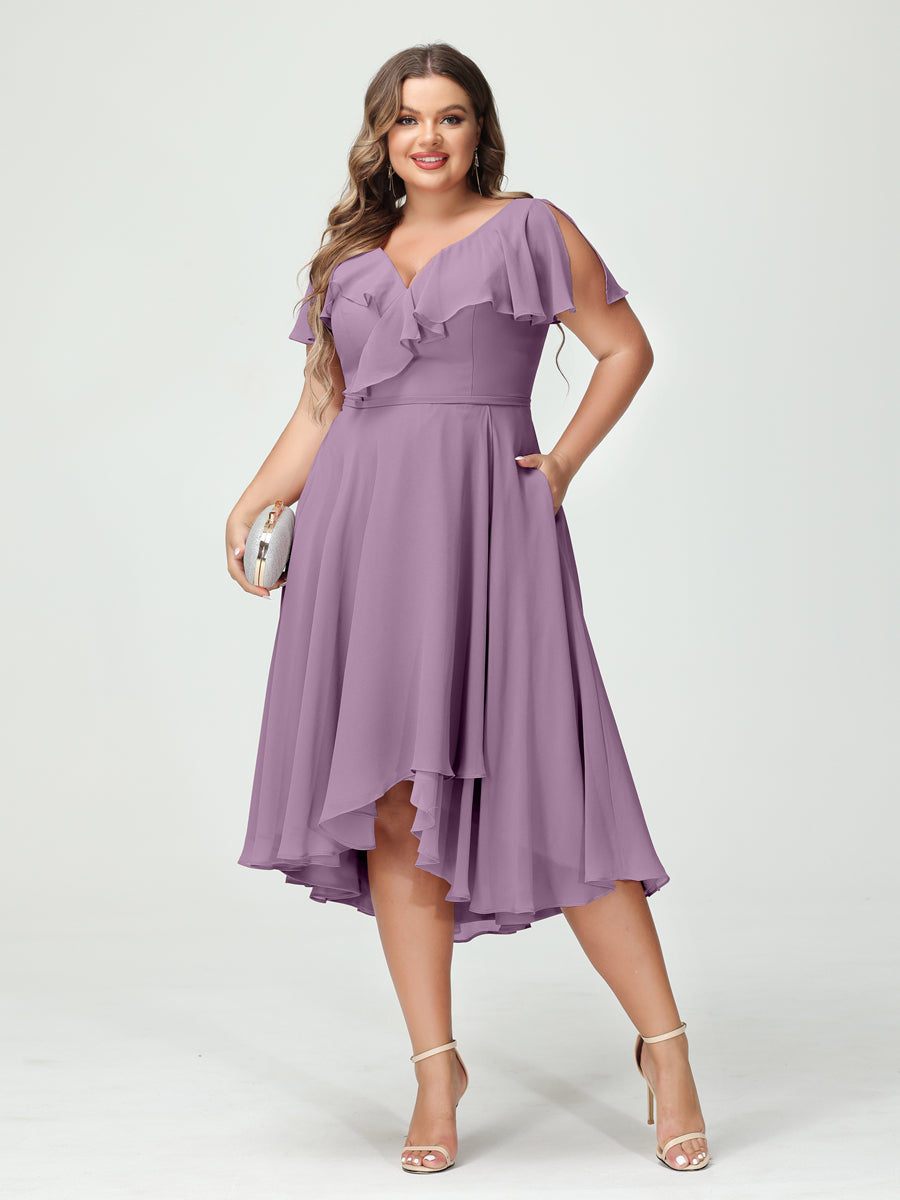 Princesa/Formato A Decote Em V Manga Curta Chiffon Babados Alto/Baixo Plus Size Vestidos de Dama de Honra com Bolsos