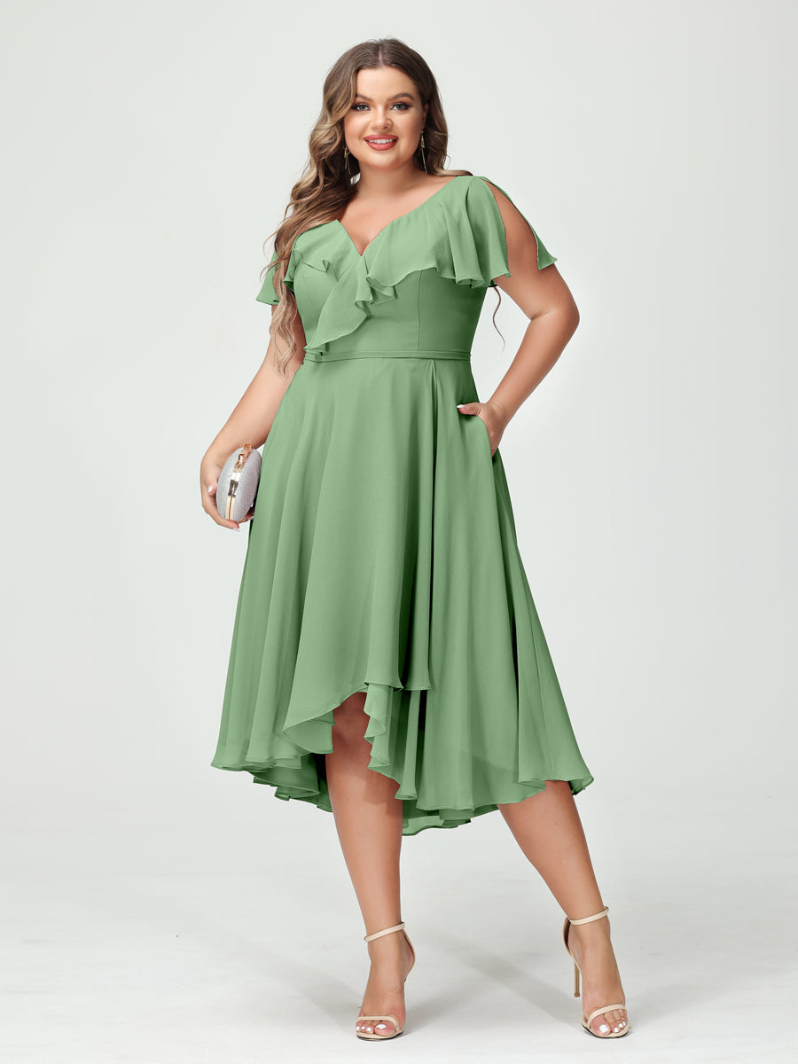 Princesa/Formato A Decote Em V Manga Curta Chiffon Babados Alto/Baixo Plus Size Vestidos de Dama de Honra com Bolsos