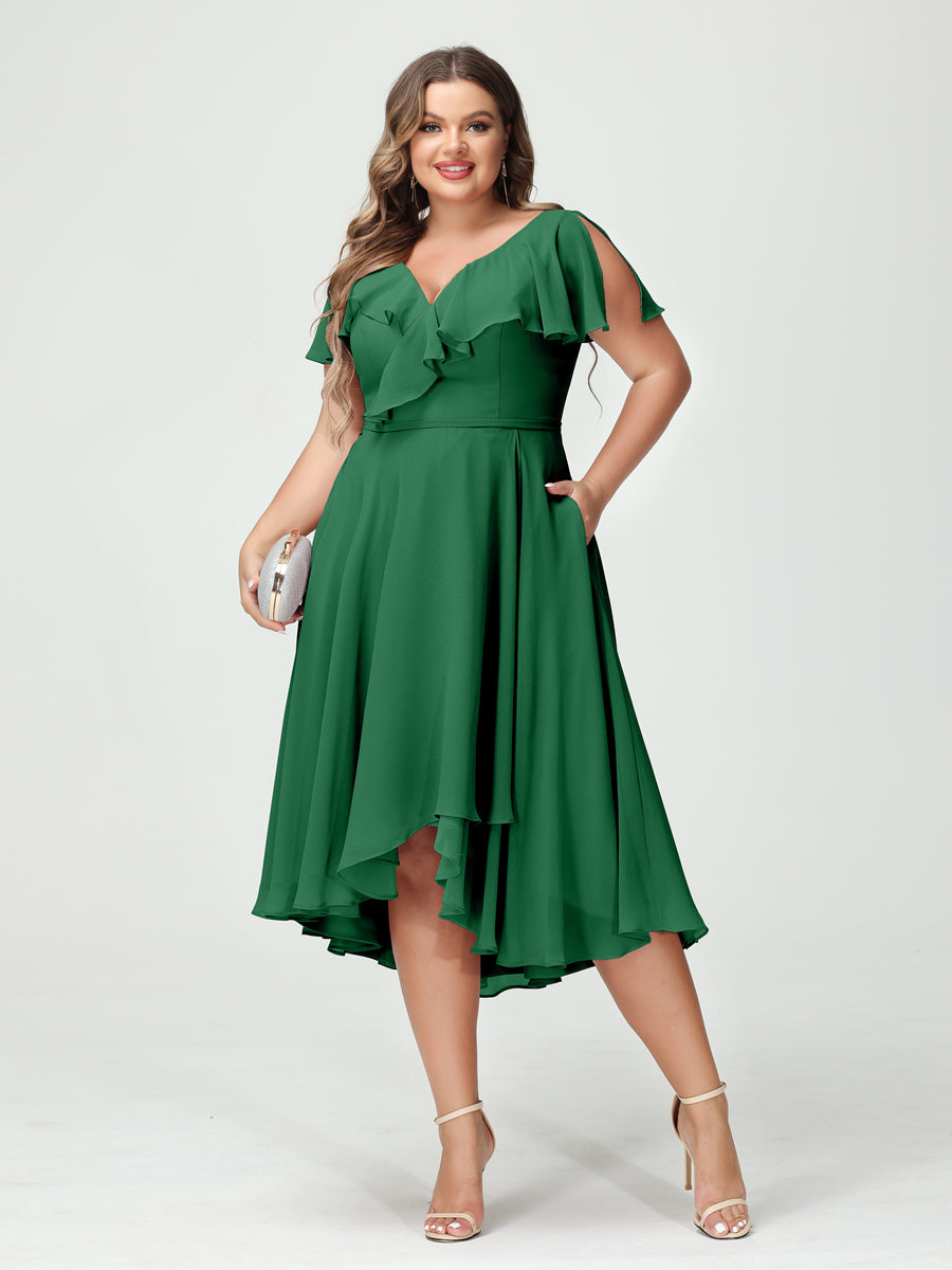 Princesa/Formato A Decote Em V Manga Curta Chiffon Babados Alto/Baixo Plus Size Vestidos de Dama de Honra com Bolsos