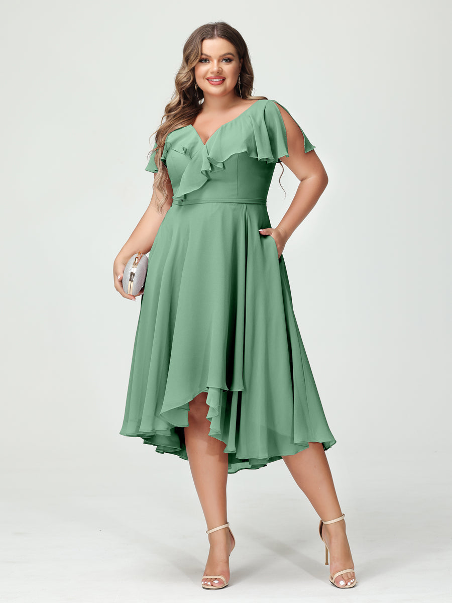 Princesa/Formato A Decote Em V Manga Curta Chiffon Babados Alto/Baixo Plus Size Vestidos de Dama de Honra com Bolsos