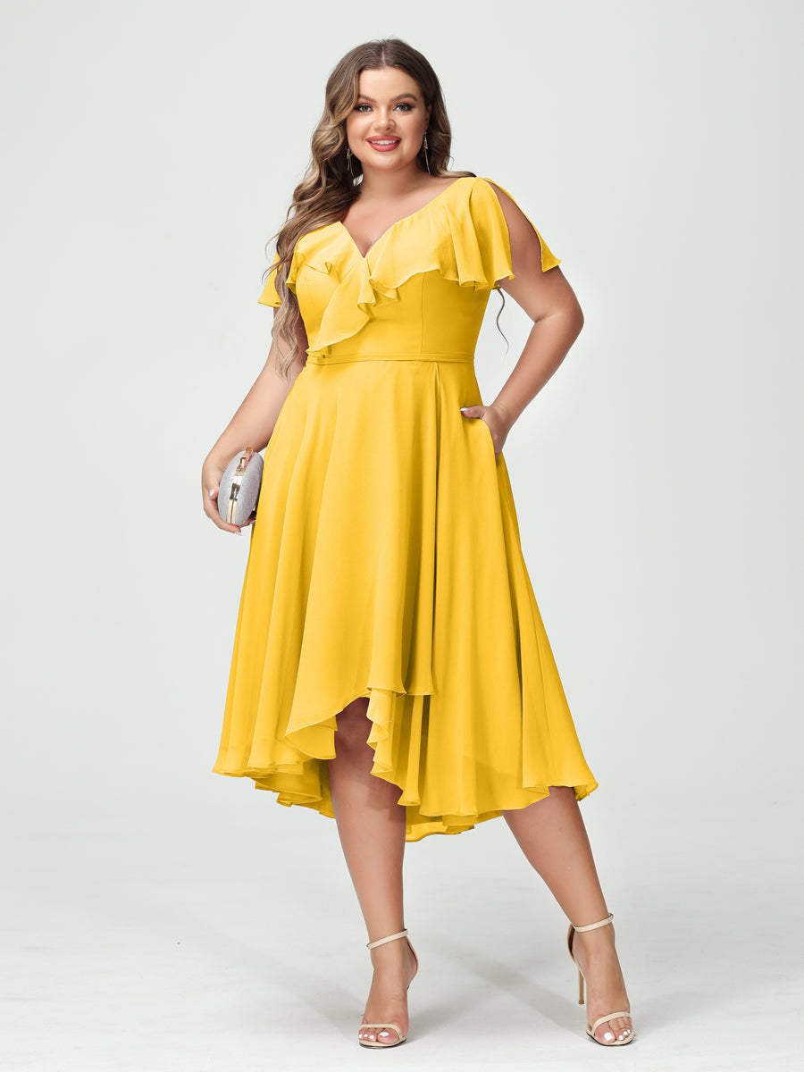 Princesa/Formato A Decote Em V Manga Curta Chiffon Babados Alto/Baixo Plus Size Vestidos de Dama de Honra com Bolsos