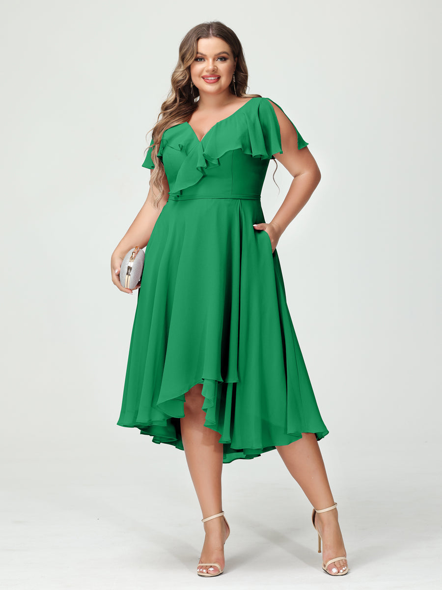 Princesa/Formato A Decote Em V Manga Curta Chiffon Babados Alto/Baixo Plus Size Vestidos de Dama de Honra com Bolsos