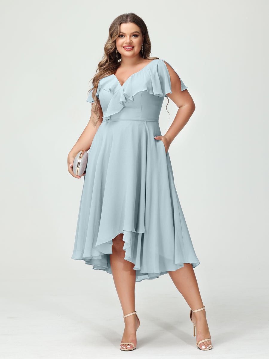 Princesa/Formato A Decote Em V Manga Curta Chiffon Babados Alto/Baixo Plus Size Vestidos de Dama de Honra com Bolsos