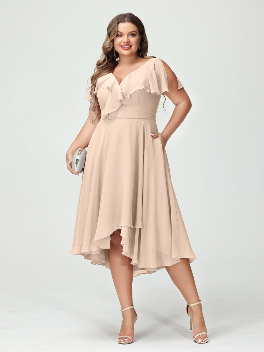 Princesa/Formato A Decote Em V Manga Curta Chiffon Babados Alto/Baixo Plus Size Vestidos de Dama de Honra com Bolsos