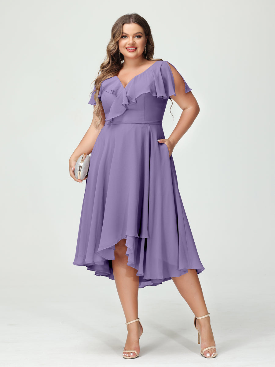 Princesa/Formato A Decote Em V Manga Curta Chiffon Babados Alto/Baixo Plus Size Vestidos de Dama de Honra com Bolsos