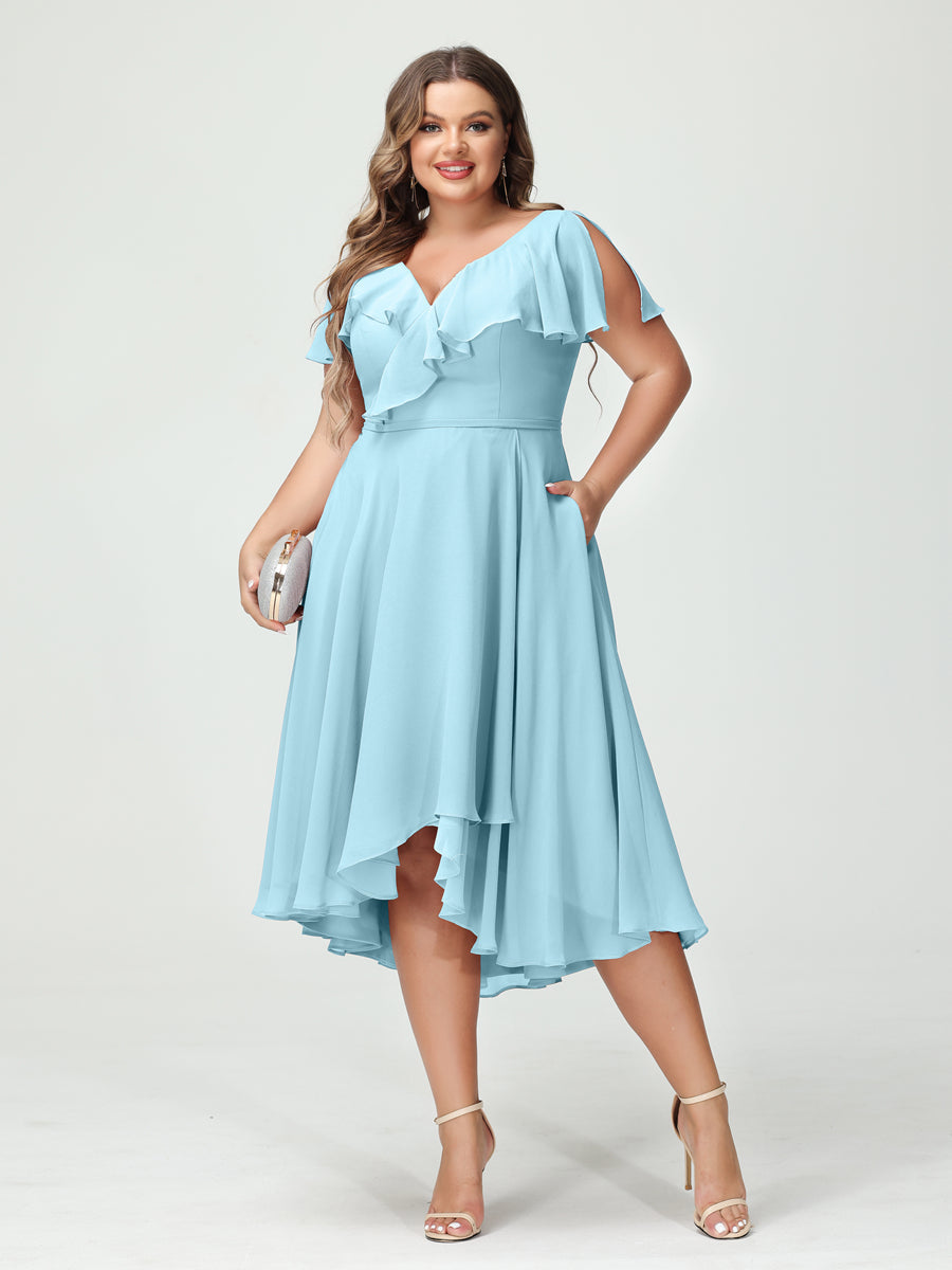 Princesa/Formato A Decote Em V Manga Curta Chiffon Babados Alto/Baixo Plus Size Vestidos de Dama de Honra com Bolsos