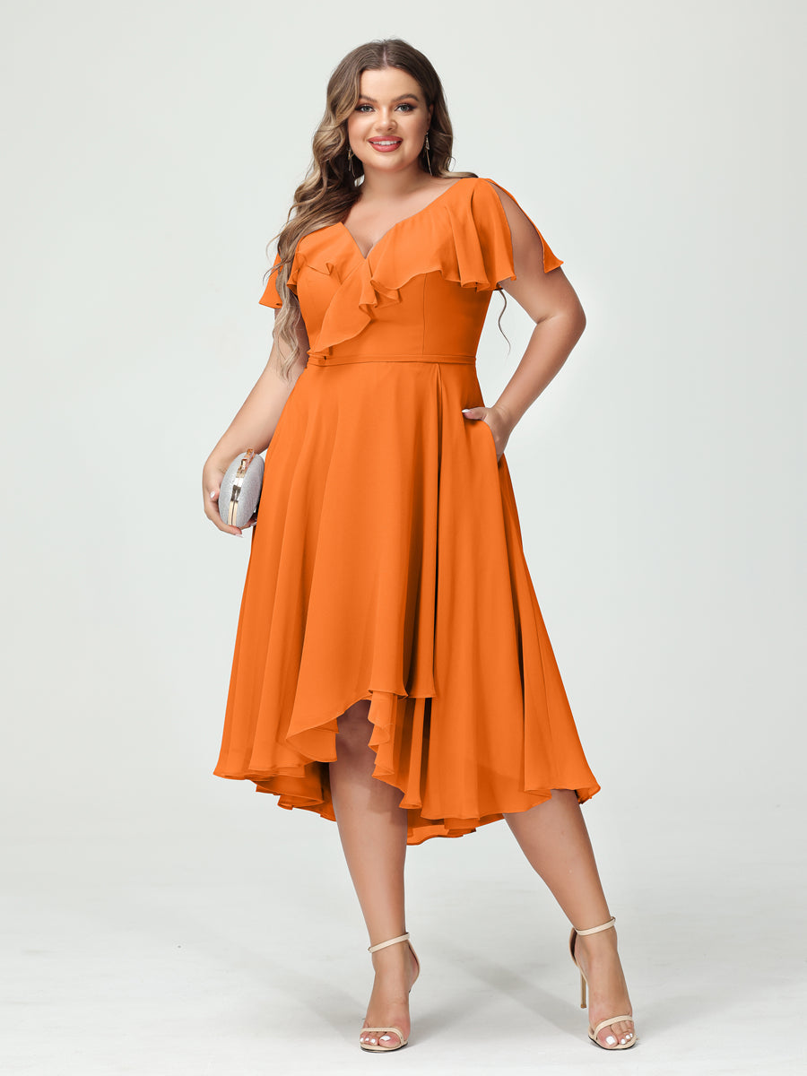 Princesa/Formato A Decote Em V Manga Curta Chiffon Babados Alto/Baixo Plus Size Vestidos de Dama de Honra com Bolsos