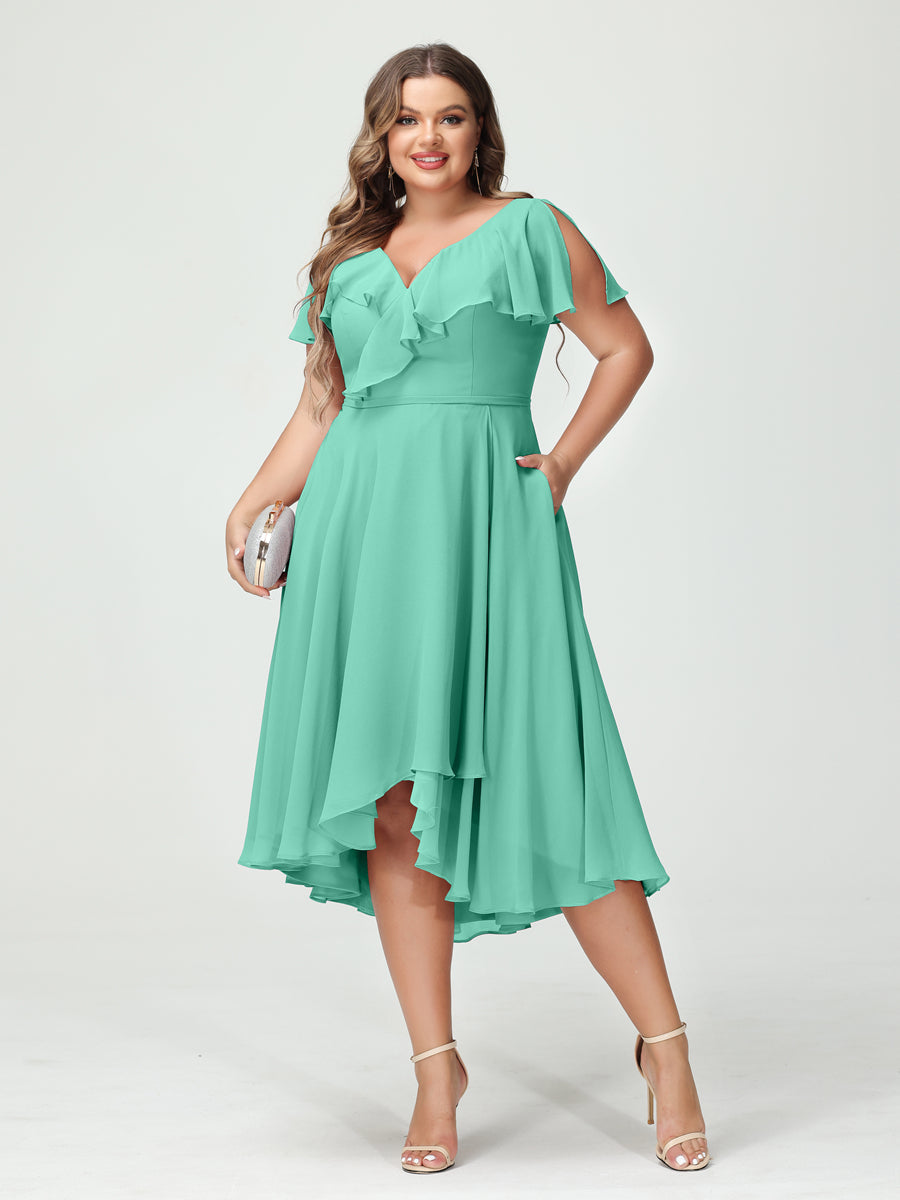 Princesa/Formato A Decote Em V Manga Curta Chiffon Babados Alto/Baixo Plus Size Vestidos de Dama de Honra com Bolsos