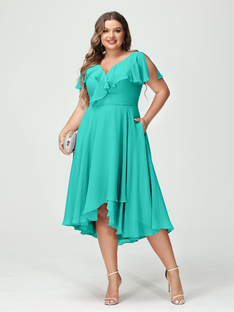Princesa/Formato A Decote Em V Manga Curta Chiffon Babados Alto/Baixo Plus Size Vestidos de Dama de Honra com Bolsos