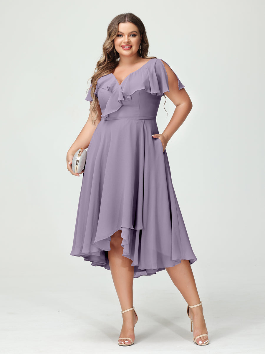 Princesa/Formato A Decote Em V Manga Curta Chiffon Babados Alto/Baixo Plus Size Vestidos de Dama de Honra com Bolsos