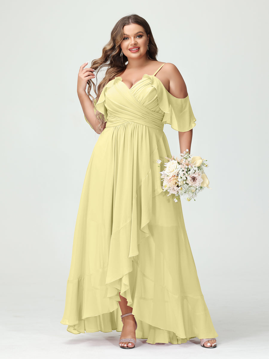 Princesa/Formato A Decote Em V Manga Curta Chiffon Folhos Assimétrico Plus Size Vestidos de Madrinha
