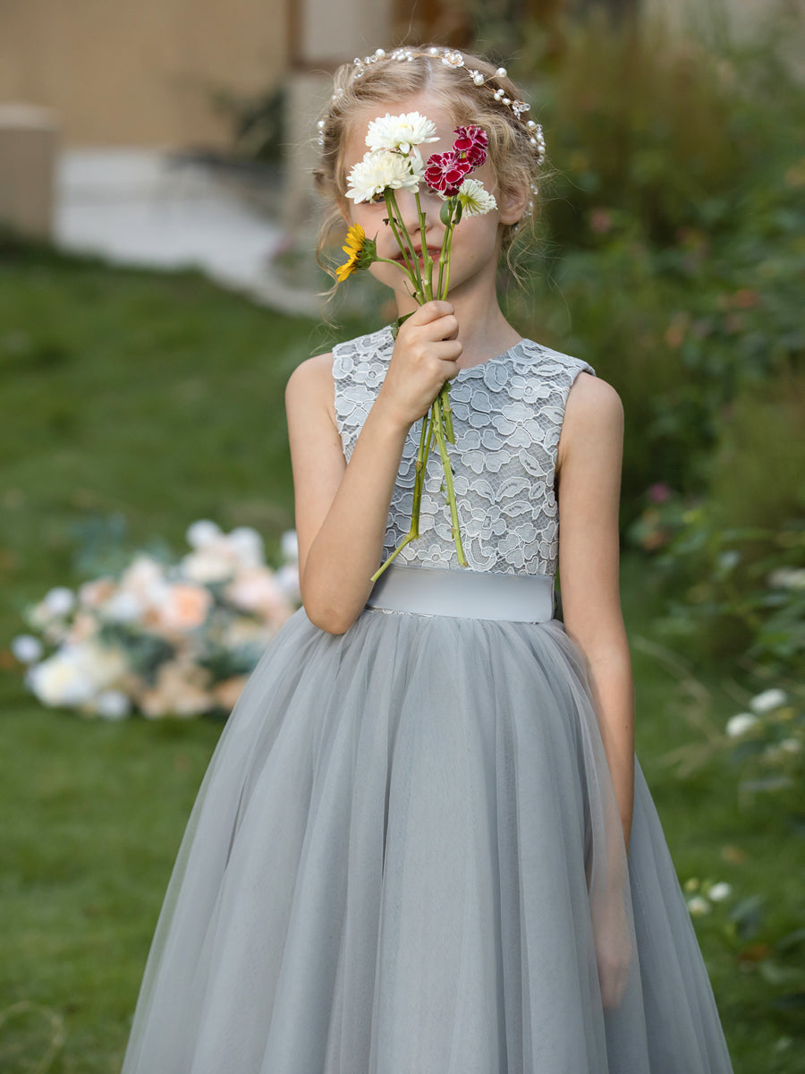 Vestidos de Flor de Tule com Gola Redonda e Apliques e Faixa