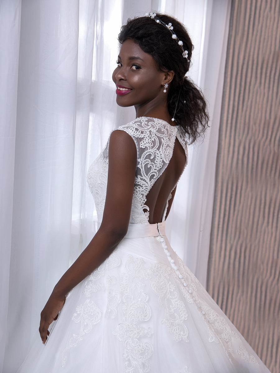 Vestido de Baile de Tule Sem Mangas com Decote Em V Vestidos de Noiva com Cinto e Apliques