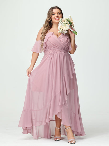 Princesa/Formato A Decote Em V Manga Curta Chiffon Folhos Assimétrico Plus Size Vestidos de Madrinha
