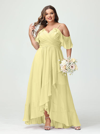 Princesa/Formato A Decote Em V Manga Curta Chiffon Folhos Assimétrico Plus Size Vestidos de Madrinha