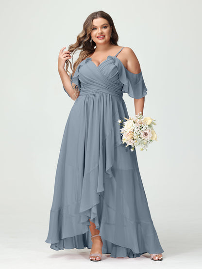 Princesa/Formato A Decote Em V Manga Curta Chiffon Folhos Assimétrico Plus Size Vestidos de Madrinha