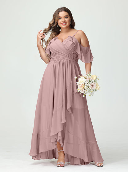 Princesa/Formato A Decote Em V Manga Curta Chiffon Folhos Assimétrico Plus Size Vestidos de Madrinha