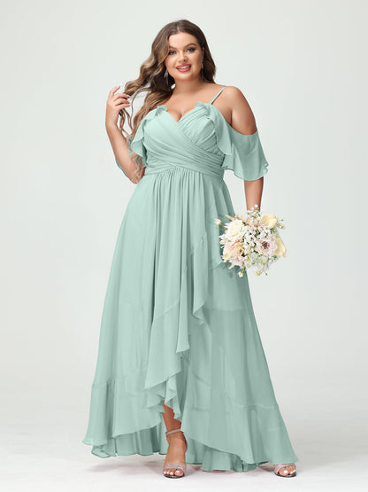 Princesa/Formato A Decote Em V Manga Curta Chiffon Folhos Assimétrico Plus Size Vestidos de Madrinha