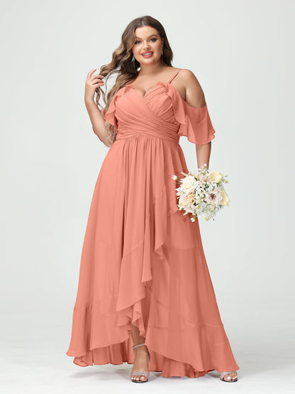 Princesa/Formato A Decote Em V Manga Curta Chiffon Folhos Assimétrico Plus Size Vestidos de Madrinha