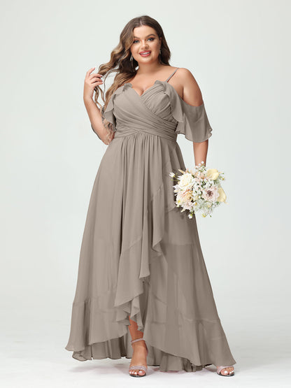 Princesa/Formato A Decote Em V Manga Curta Chiffon Folhos Assimétrico Plus Size Vestidos de Madrinha