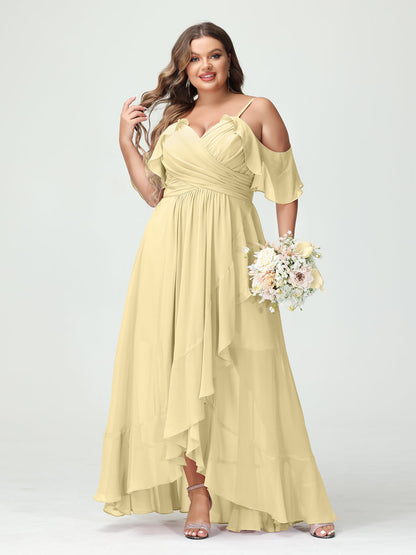 Princesa/Formato A Decote Em V Manga Curta Chiffon Folhos Assimétrico Plus Size Vestidos de Madrinha