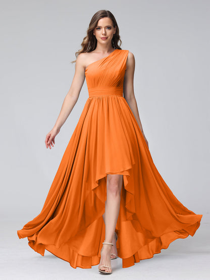 Vestidos de Dama de Honra Evasê de Um Ombro Sem Mangas Em Chiffon Alto e Baixo com Bolsos