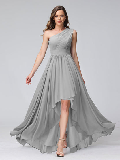 Vestidos de Dama de Honra Evasê de Um Ombro Sem Mangas Em Chiffon Alto e Baixo com Bolsos