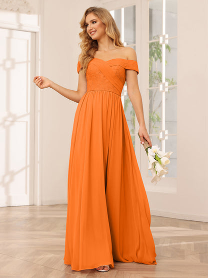 Vestidos Longos de Dama de Honra com Ombros de Fora Evasê/Princesa com Apliques